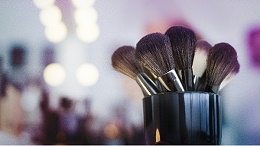 如何定制您品牌的化妆刷包装？